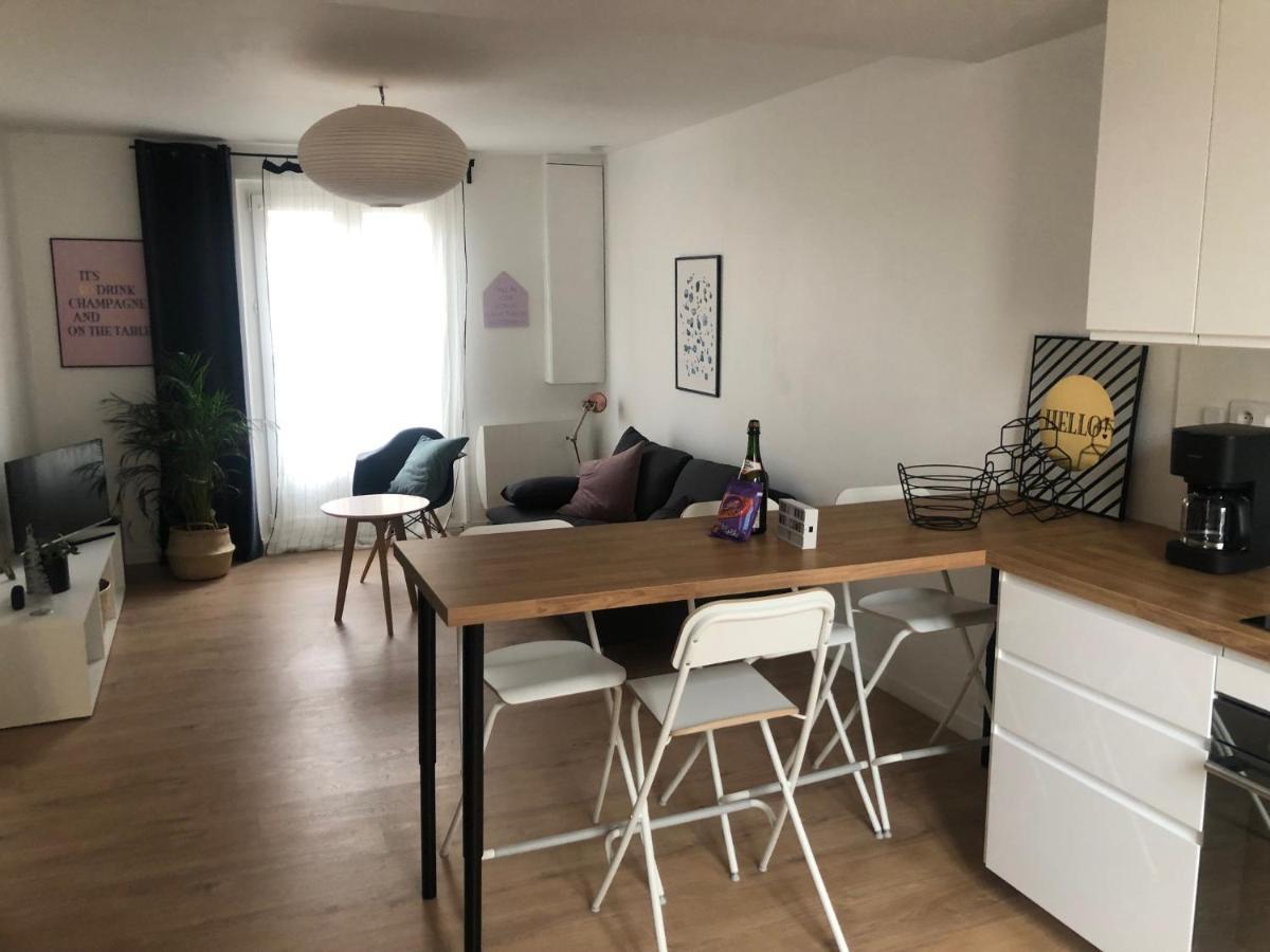 Un appartement spacieux à 30m de la mer- 45m2 Luc-sur-Mer Esterno foto