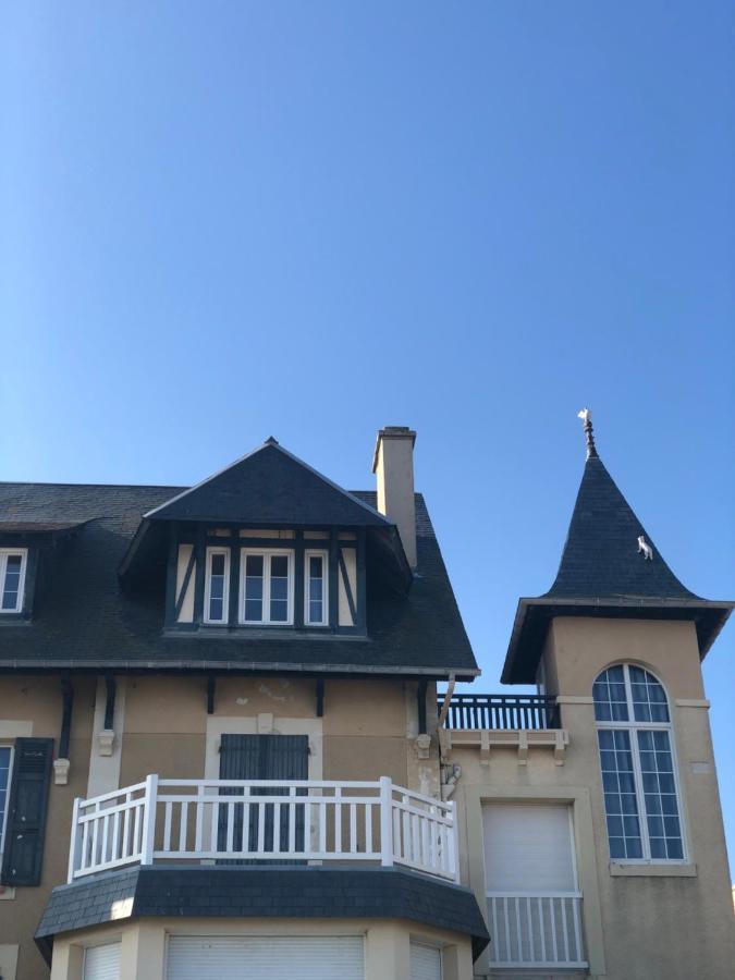 Un appartement spacieux à 30m de la mer- 45m2 Luc-sur-Mer Esterno foto
