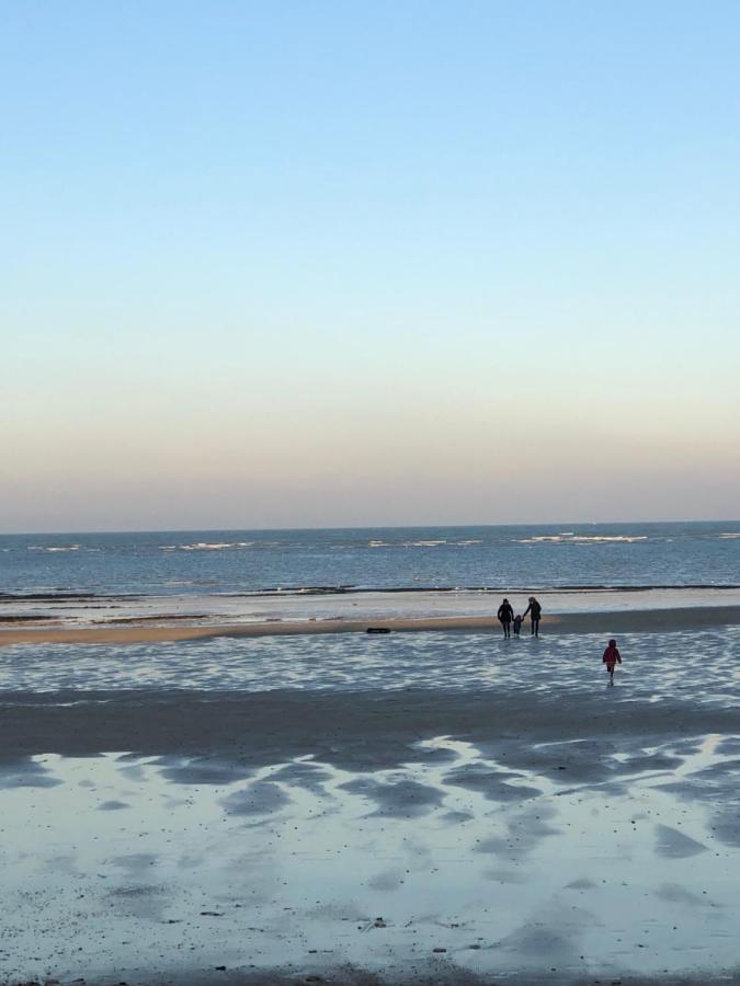 Un appartement spacieux à 30m de la mer- 45m2 Luc-sur-Mer Esterno foto