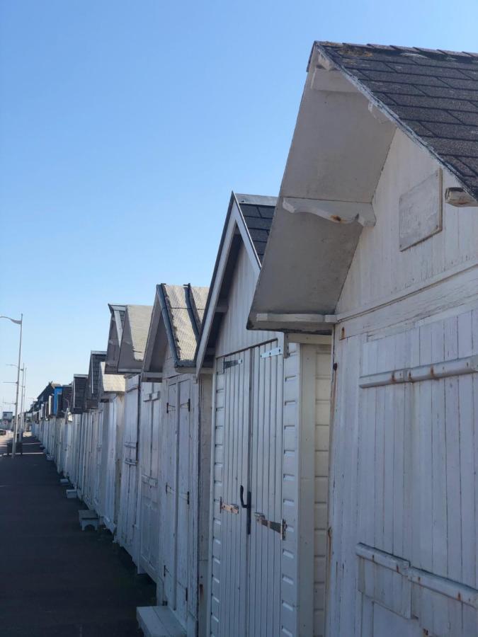 Un appartement spacieux à 30m de la mer- 45m2 Luc-sur-Mer Esterno foto