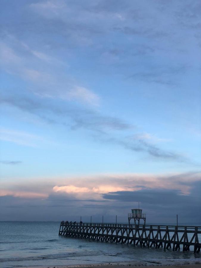 Un appartement spacieux à 30m de la mer- 45m2 Luc-sur-Mer Esterno foto
