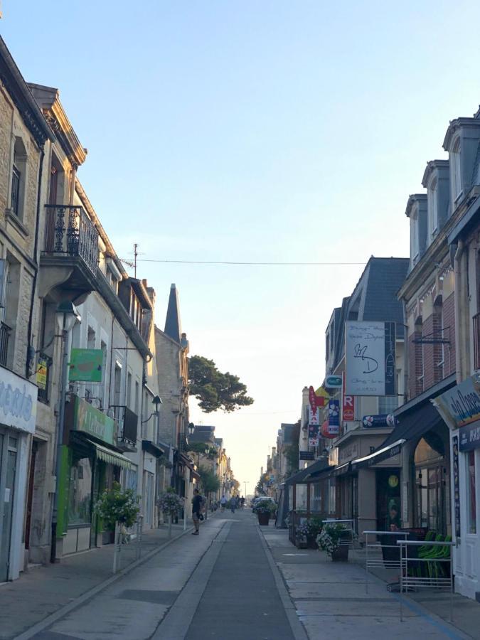Un appartement spacieux à 30m de la mer- 45m2 Luc-sur-Mer Esterno foto