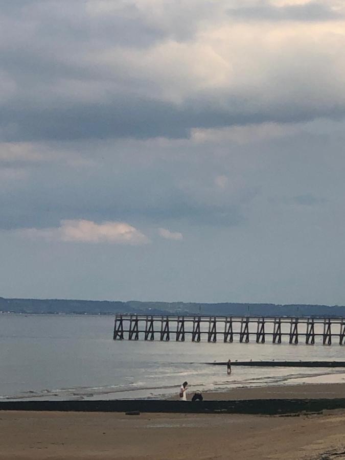 Un appartement spacieux à 30m de la mer- 45m2 Luc-sur-Mer Esterno foto