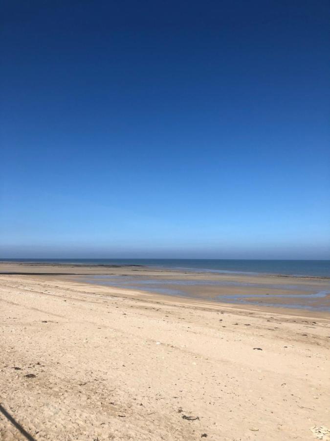 Un appartement spacieux à 30m de la mer- 45m2 Luc-sur-Mer Esterno foto