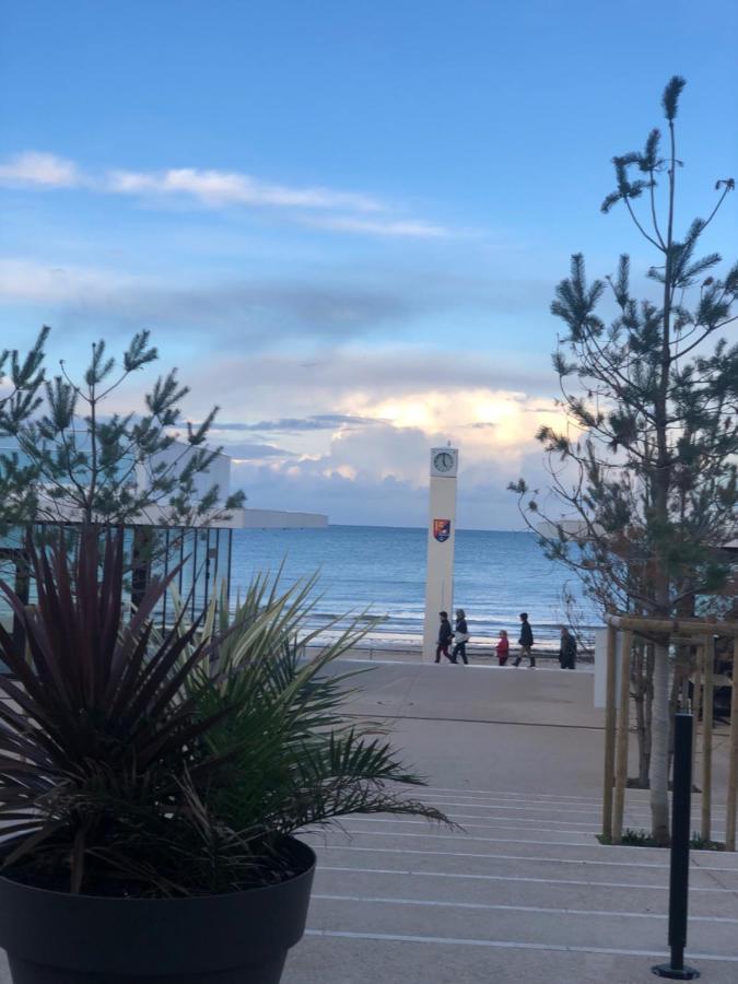 Un appartement spacieux à 30m de la mer- 45m2 Luc-sur-Mer Esterno foto