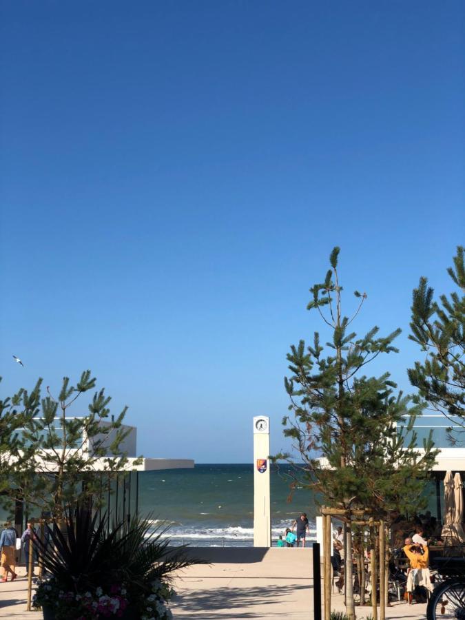 Un appartement spacieux à 30m de la mer- 45m2 Luc-sur-Mer Esterno foto